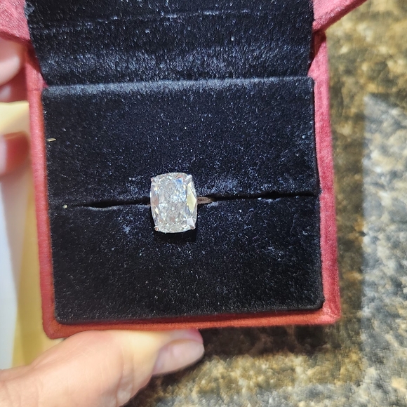 8 Carat Cushion Cut Diamond Gold Ring - Picture 4 of 9